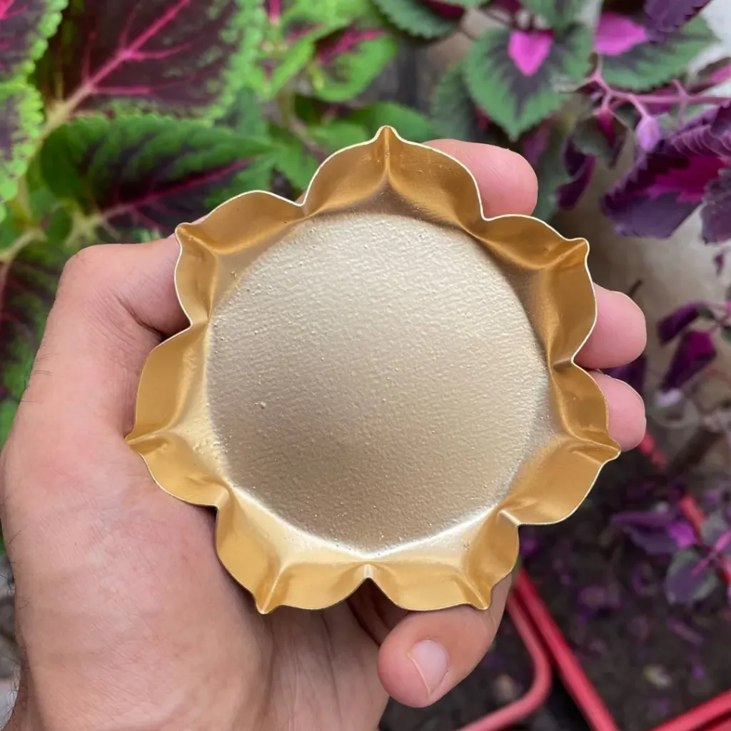 3.5 inch Lotus Metal Urli
